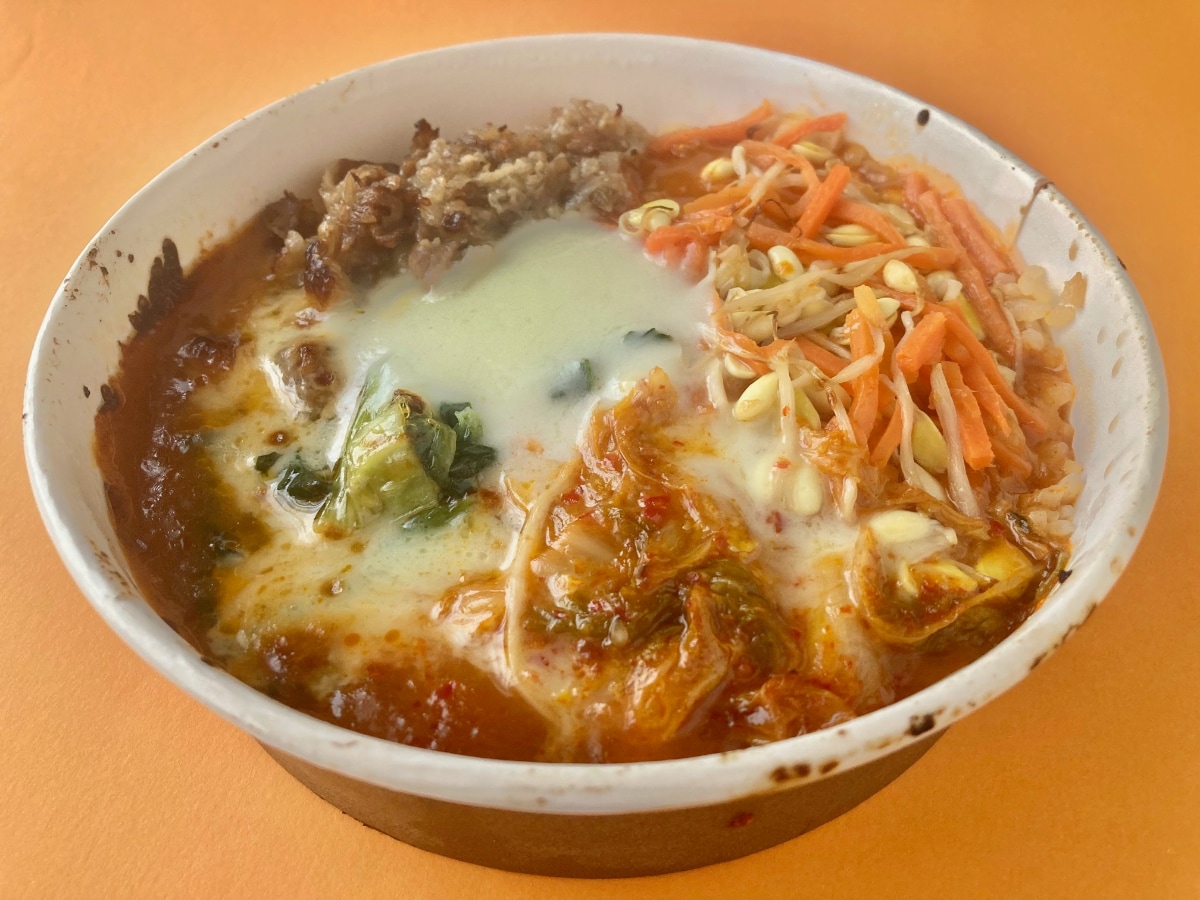 「最高」「2日連続で食べた」【セブン】あの人気料理がドリアになったぞ