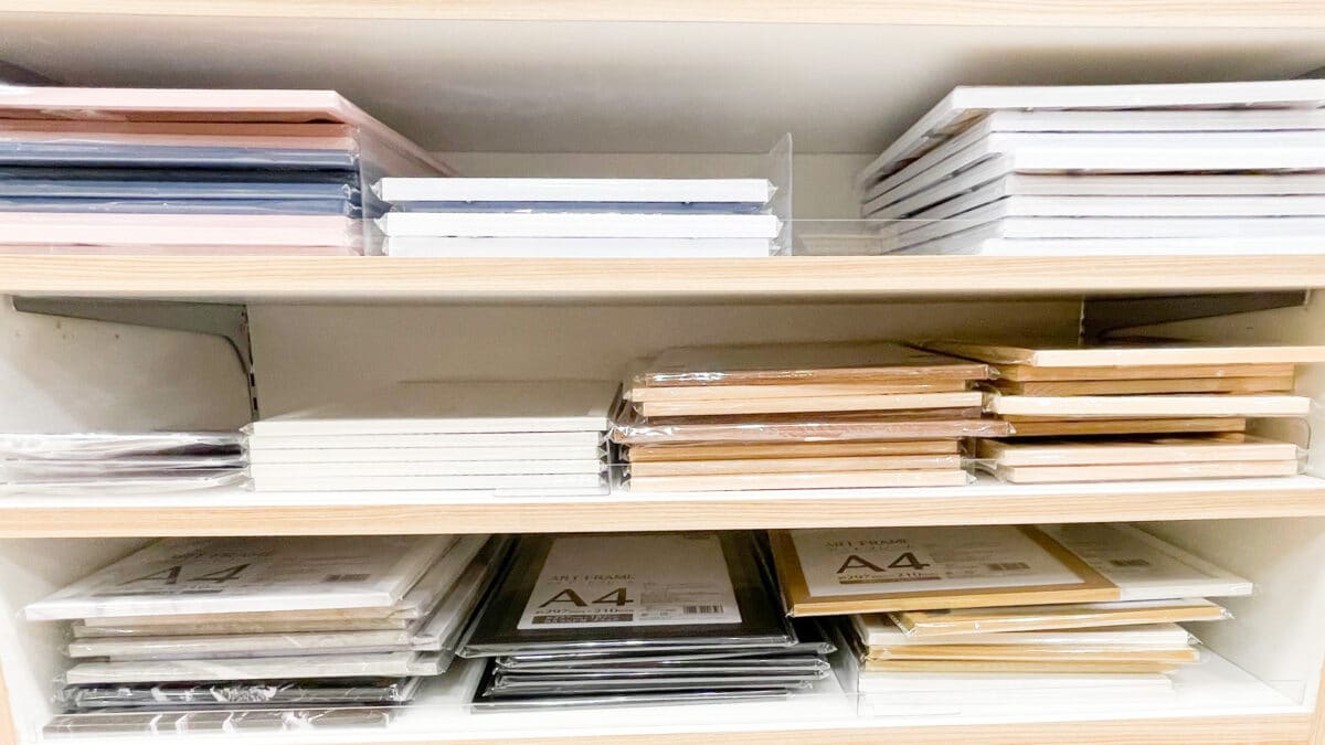 セリアのフォトフレームの種類を紹介!大きいものや壁掛けの売り場も解説