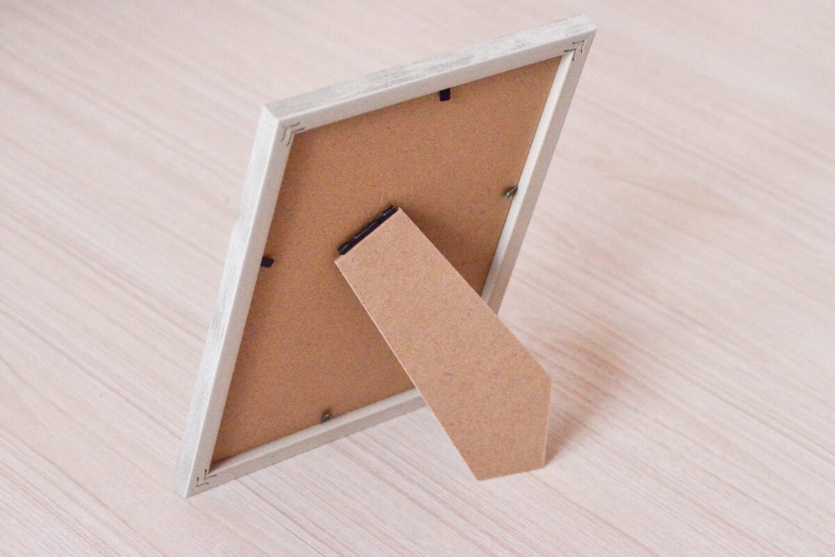 セリアのフォトフレームの種類を紹介!大きいものや壁掛けの売り場も解説