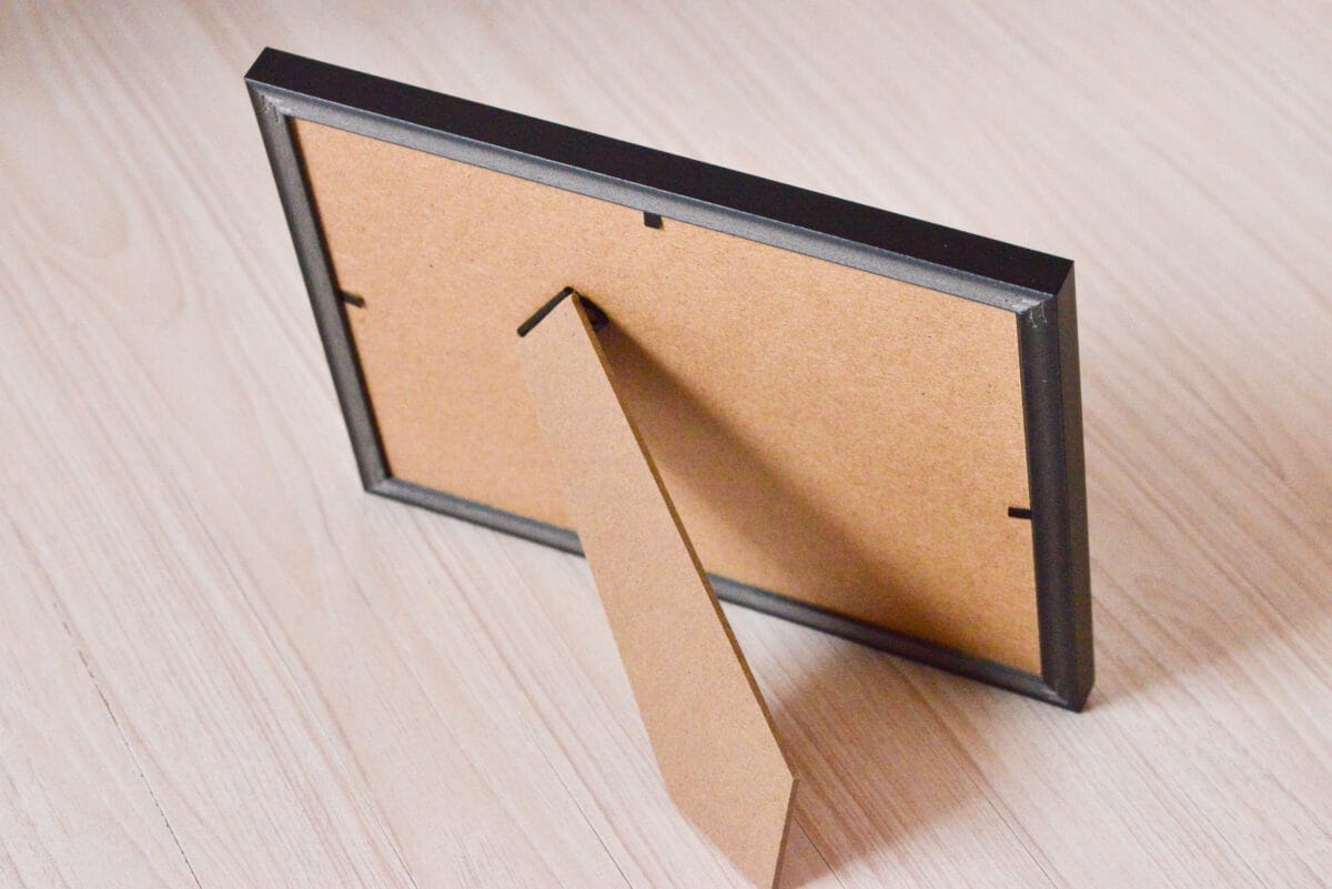 セリアのフォトフレームの種類を紹介!大きいものや壁掛けの売り場も解説