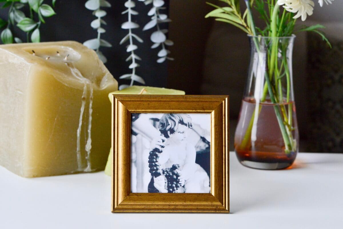 セリアのフォトフレームの種類を紹介!大きいものや壁掛けの売り場も解説