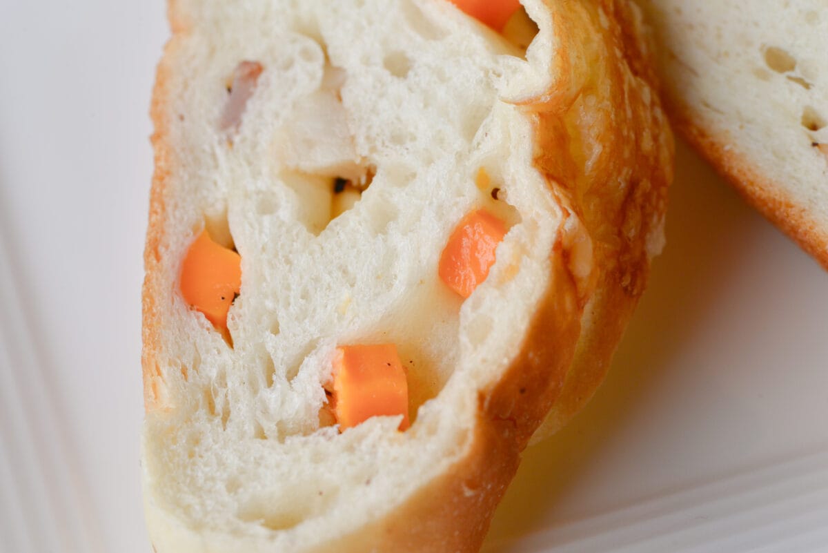 「一生売っててほしい」【セブン】ワインにもあう本格食卓パンが再登場