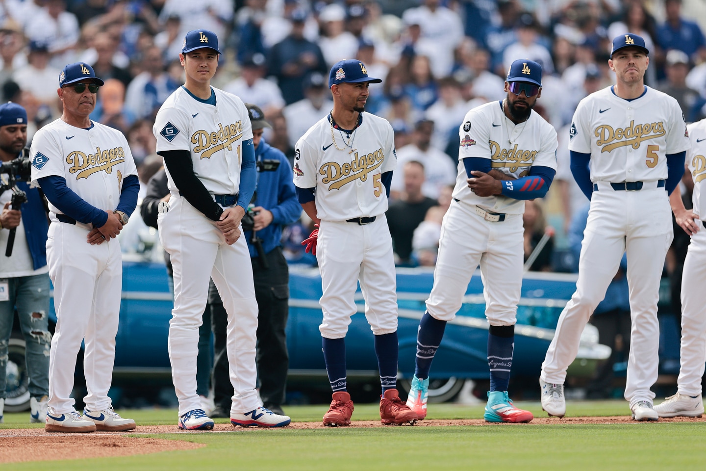 「妻のシャツを着ている...」大谷翔平とデコピン、マンシーの“愛妻家すぎる”私服姿…ド軍選手らの球場入り姿にファン注目「グッチのフレディ!」