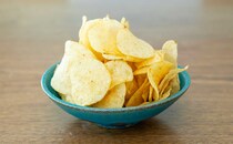 「これ最高」「酒を飲みます」話題の【カルビー】ポテトチップスはクセになる美味しさ