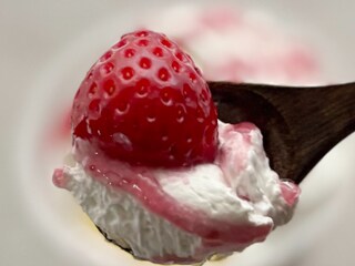 いちご好き大歓喜の贅沢スイーツが【ファミマ】に登場♡気になるお味は？