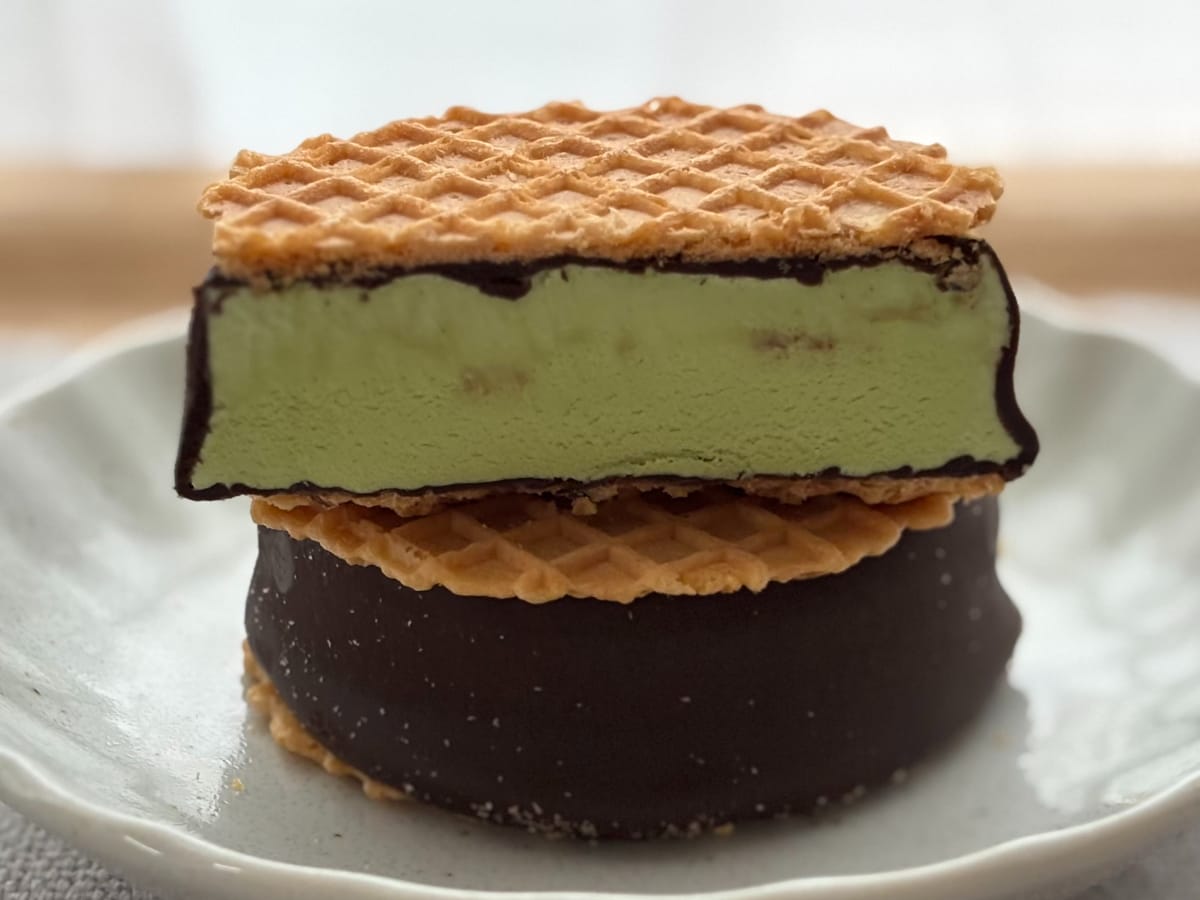 「渋いけど華やか」「大優勝」【ヨーロピアンワッフルサンド】新作が好評