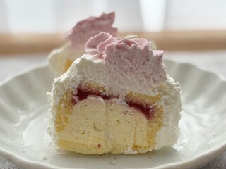 「春らしくやさしい」「天才」【セブン】の新作いちごケーキが豪華！