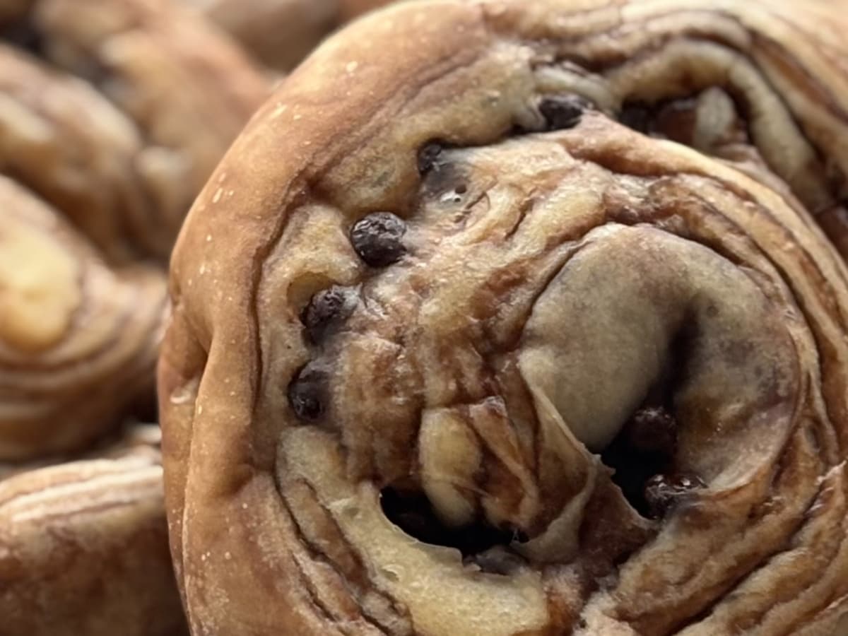 ウマいのに4個で160円以下!【セブン】の新作チョコパンがコスパ良好