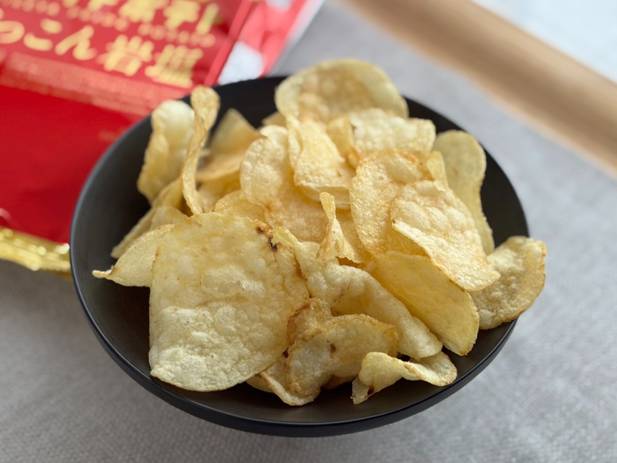「作った人天才！」【湖池屋】の塩味ポテチが“ぞっこん”になるウマさ