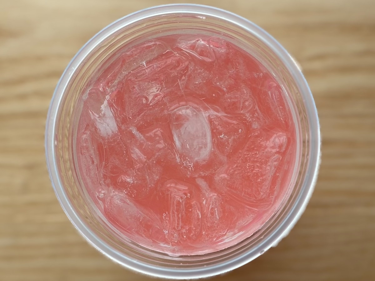 意外な組み合わせで「不思議な味」?【マクドナルド】春の新作フィズ