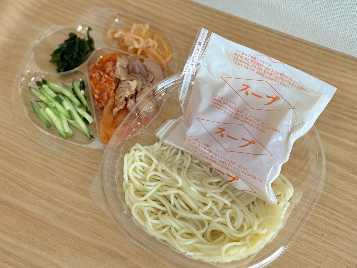 コシ強の麺とさっぱりスープがクセに!【ファミマ】にあのご当地麺が登場