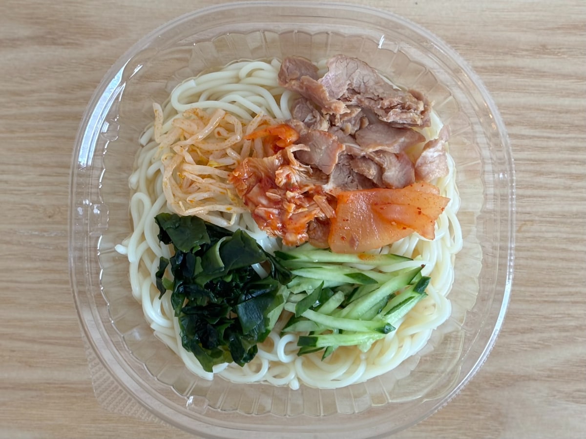 コシ強の麺とさっぱりスープがクセに!【ファミマ】にあのご当地麺が登場