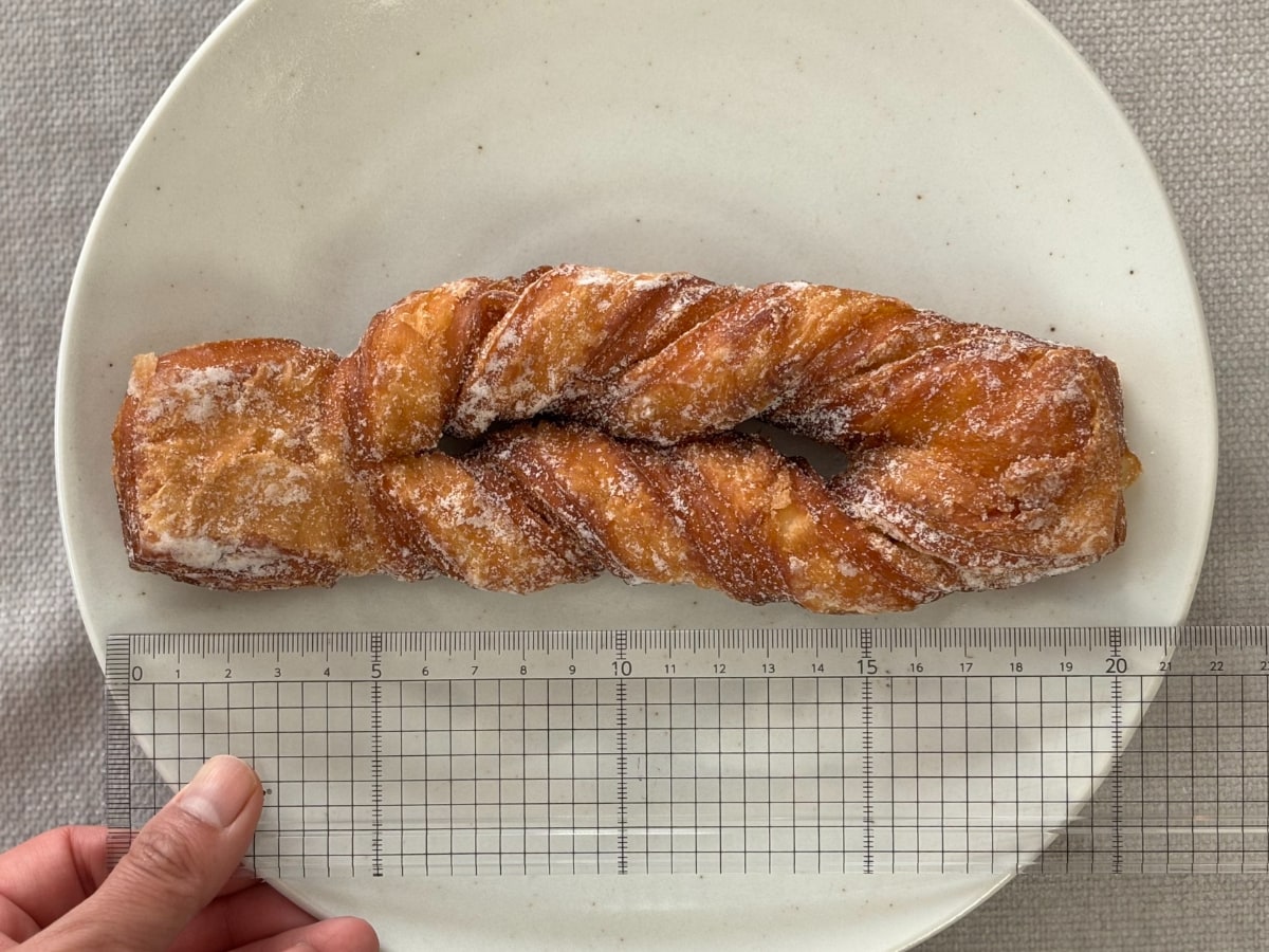 ずっしりとして食べ応えあり!【ファミマ】ビッグサイズの新作ドーナツ