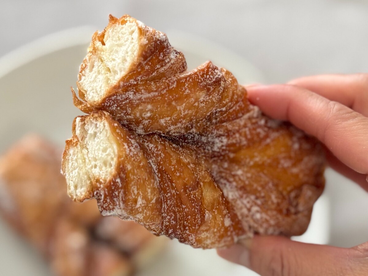 ずっしりとして食べ応えあり！【ファミマ】ビッグサイズの新作ドーナツ