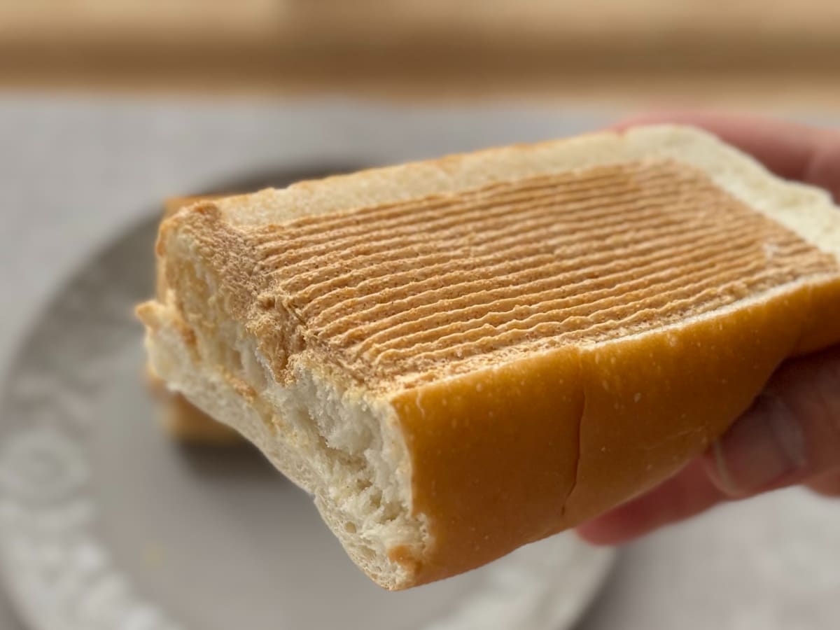 じゃりじゃり感にハマる!「美味しすぎて泣きそう」な【セブン】のパン