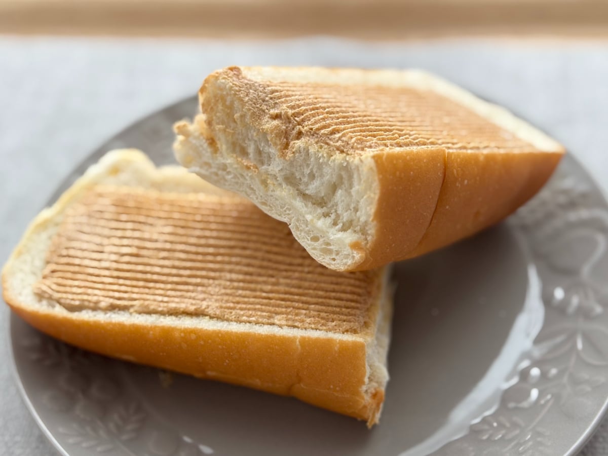 じゃりじゃり感にハマる!「美味しすぎて泣きそう」な【セブン】のパン