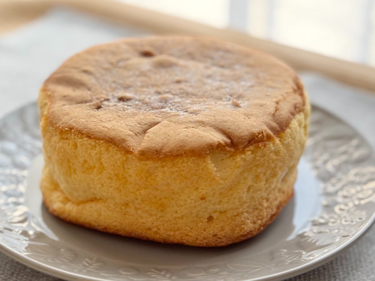 デカいけど「飽きない」「最高」【ファミマ】話題のケーキを食べてみた!