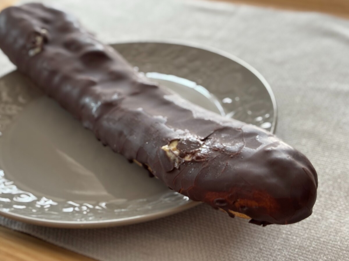 「長いけど意外と食べやすい」ってホント?話題の【ファミマ】商品を実食