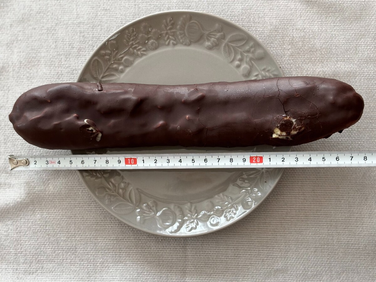 「長いけど意外と食べやすい」ってホント?話題の【ファミマ】商品を実食