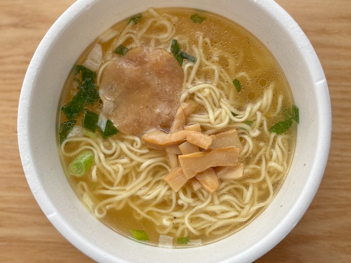 塩味スープがクセになるウマさ！【ファミマ】名店監修のカップ麺が登場