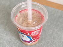 口の中「パチパチ」「大騒ぎ」【ファミマ】のドラえもんフラッペがスゴい