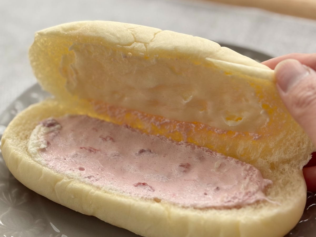 「ただのパンじゃない」おいしさ【ファミマ】にしっとり甘酸っぱい新作