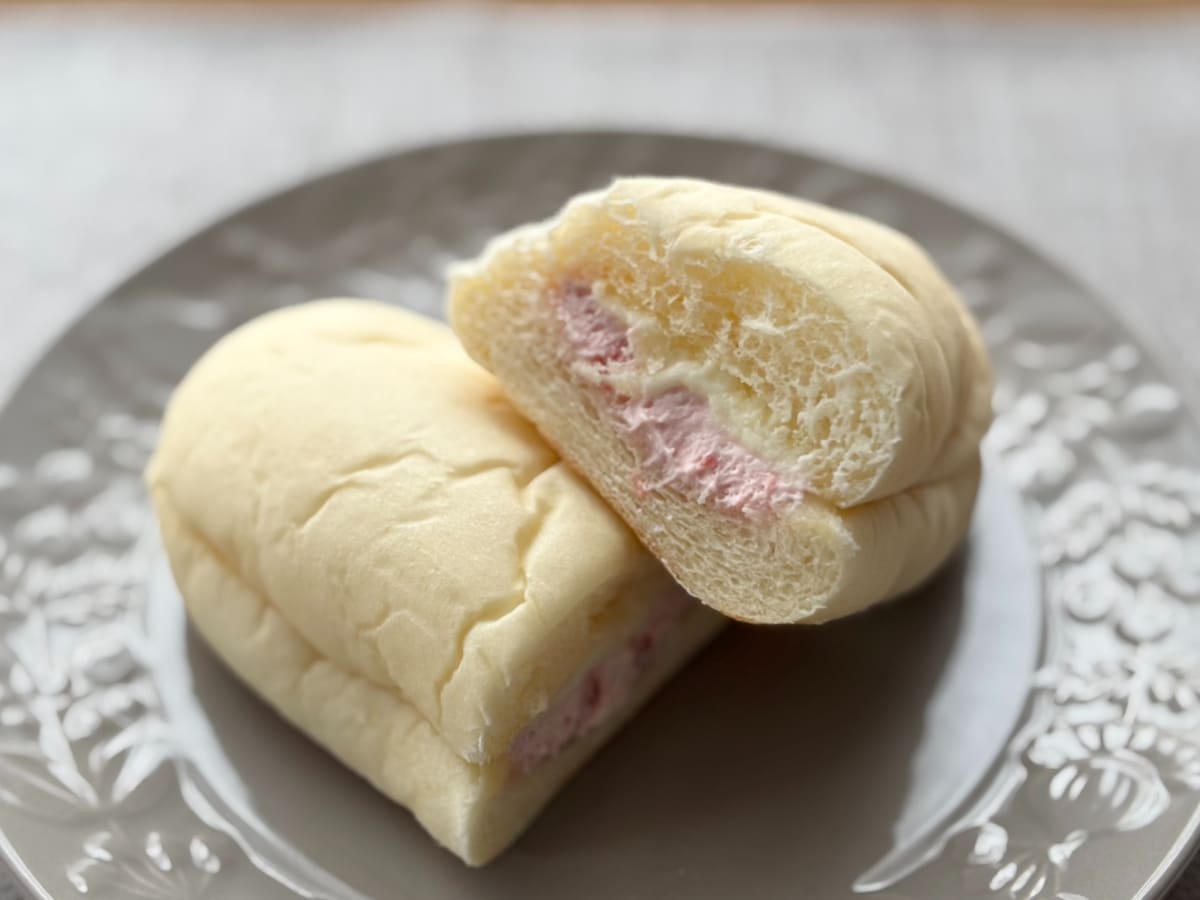 「ただのパンじゃない」おいしさ【ファミマ】にしっとり甘酸っぱい新作