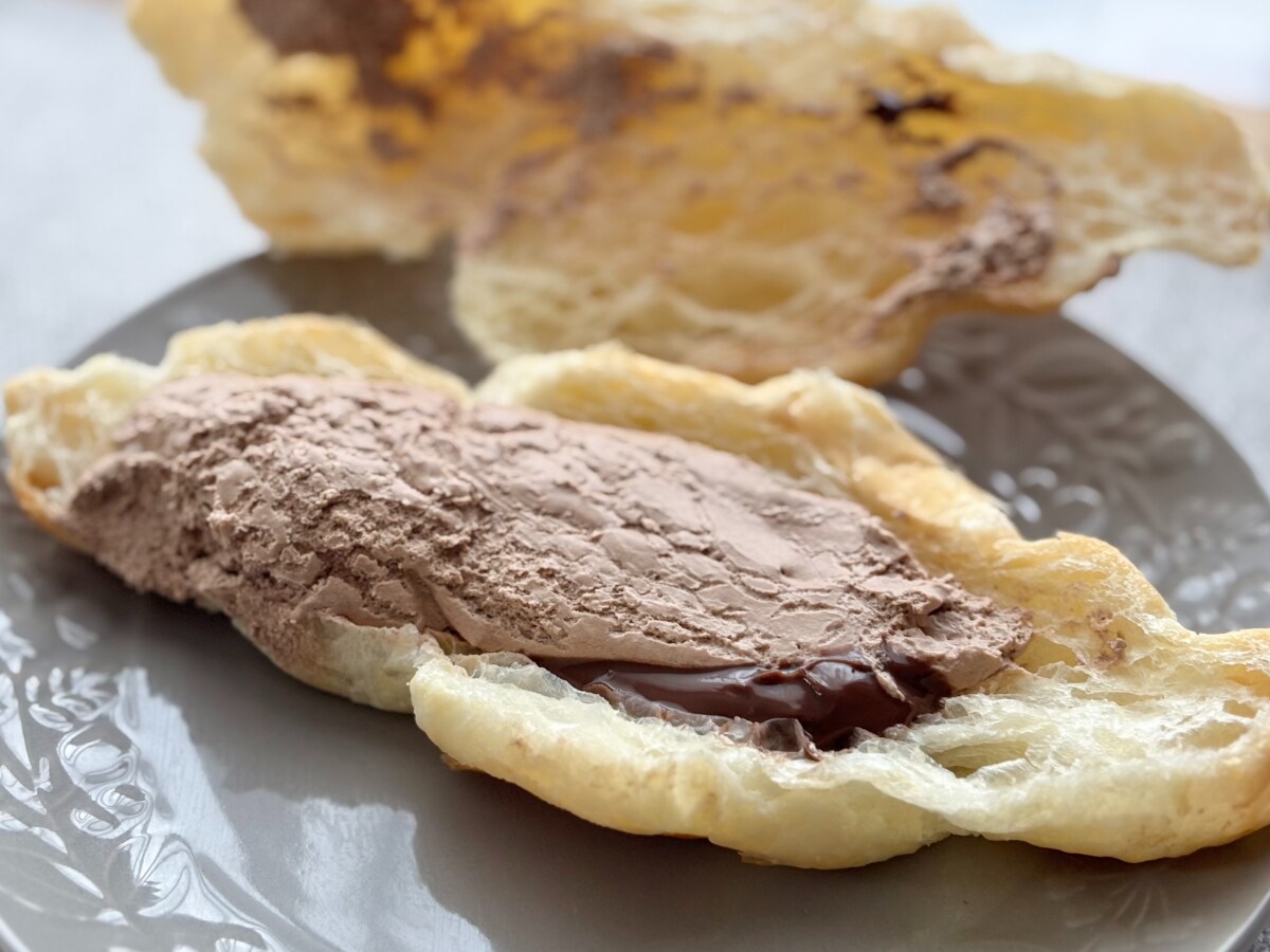 しっとり生地&ダブルチョコにハマりそう♡【ファミマ】の新作パンを実食