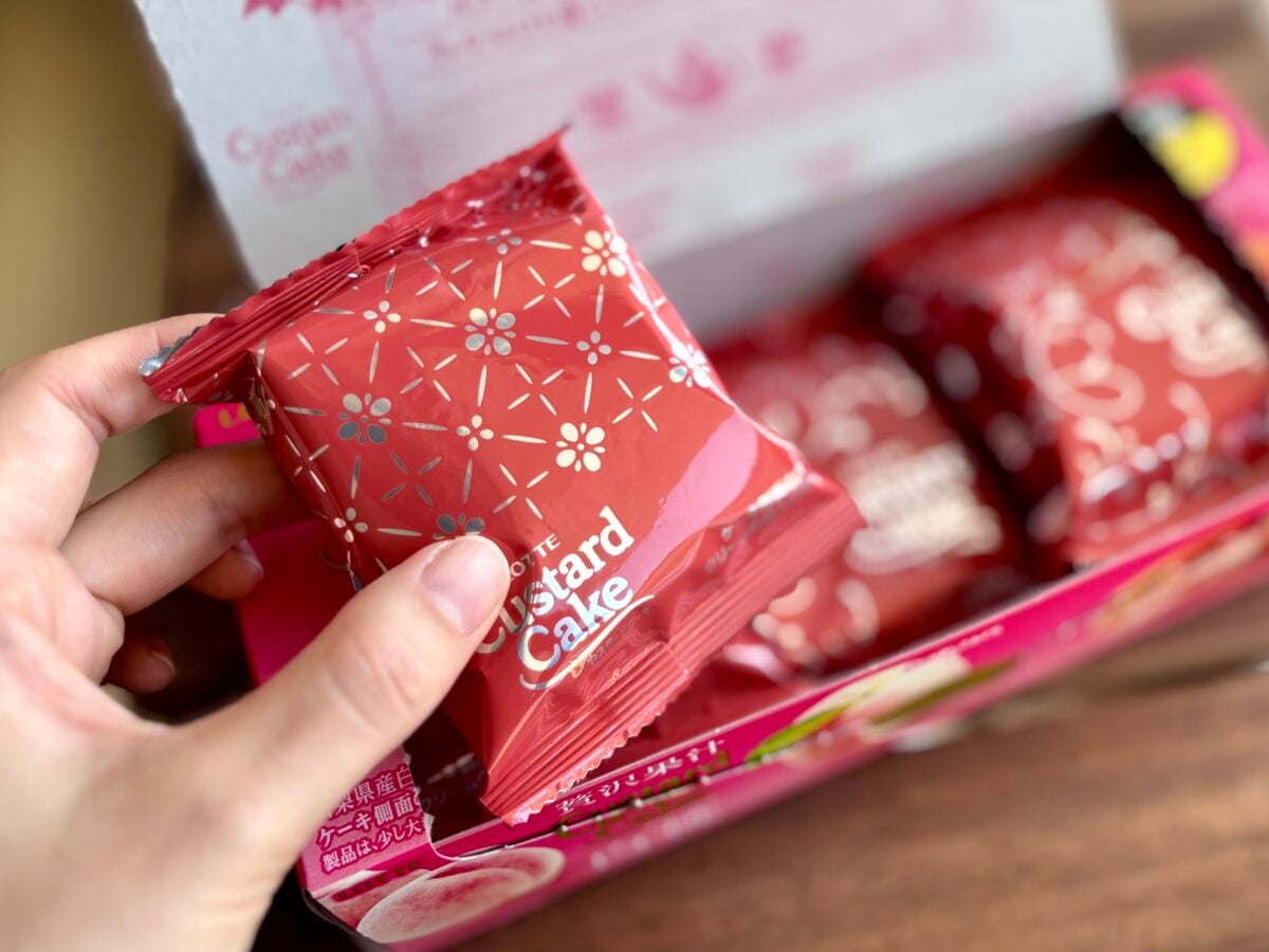 想像以上の果汁感！【ロッテ】春のおやつにふんわり甘～い桃ケーキはいかが？