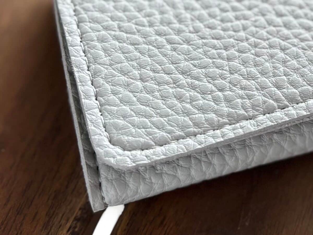 ダイソーの名刺入れが超優秀! レザー調でプチプラなのに高見え♡