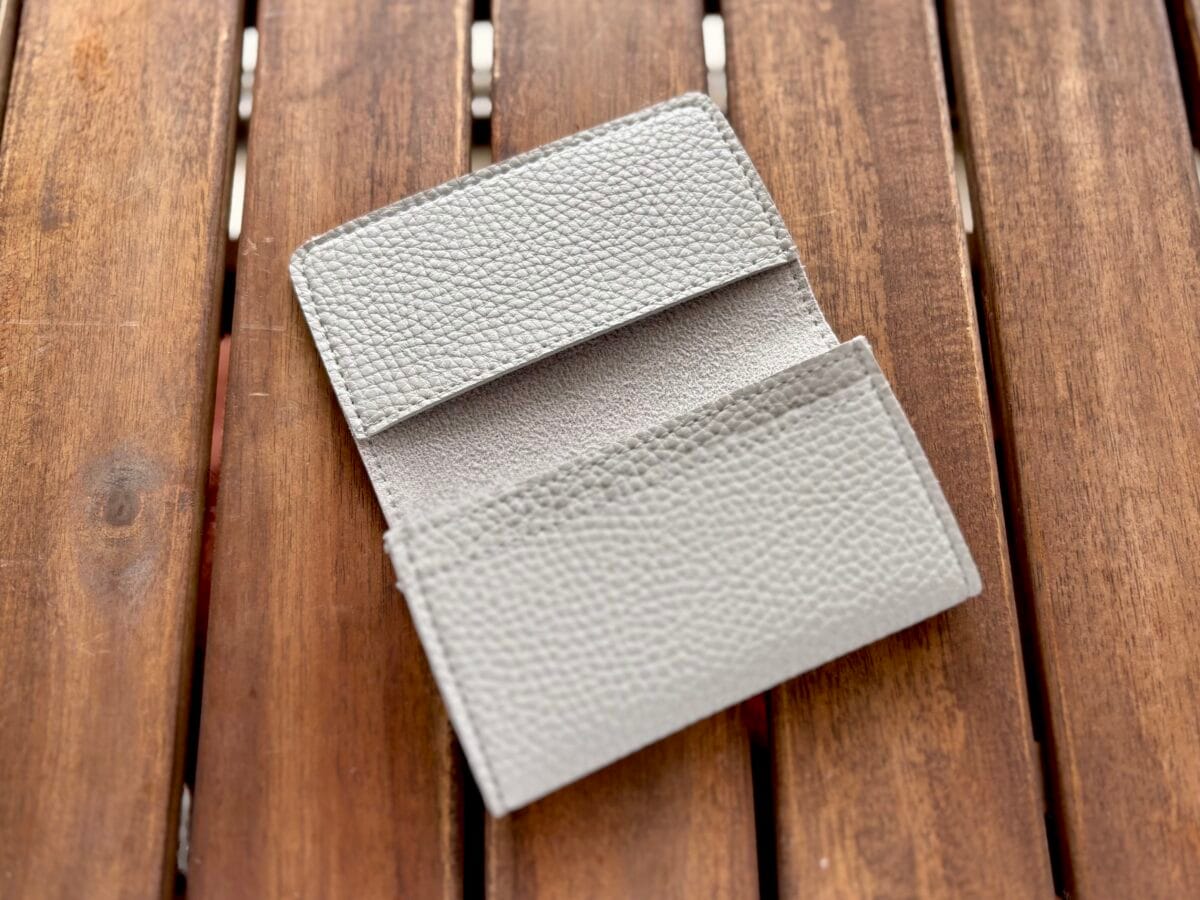 ダイソーの名刺入れが超優秀! レザー調でプチプラなのに高見え♡