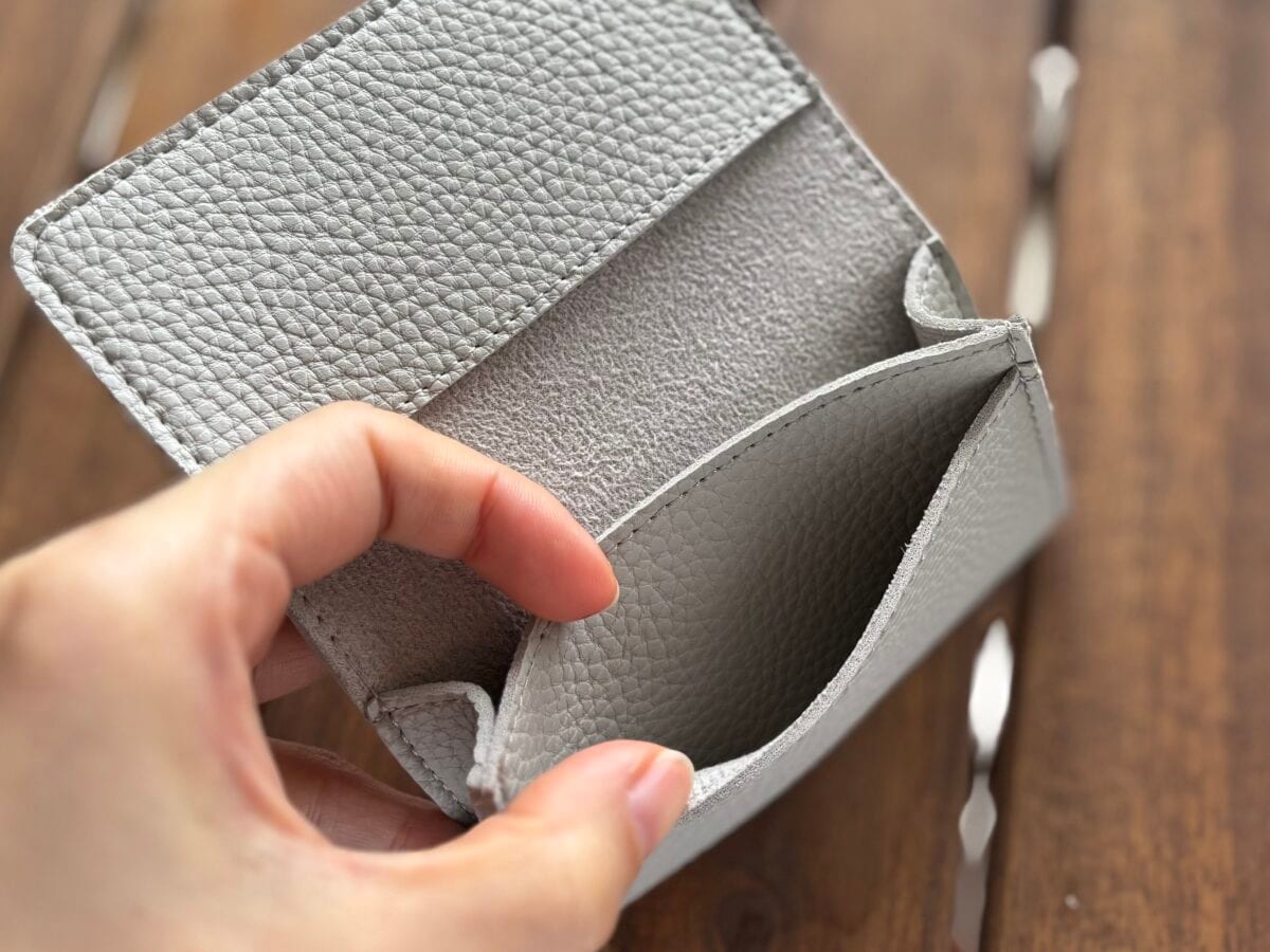 ダイソーの名刺入れが超優秀! レザー調でプチプラなのに高見え♡