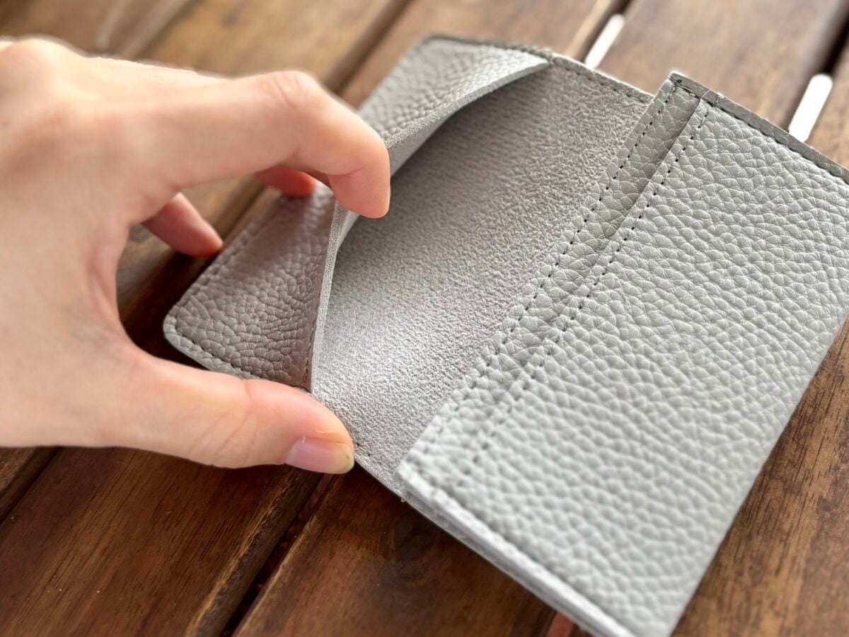 ダイソーの名刺入れが超優秀! レザー調でプチプラなのに高見え♡