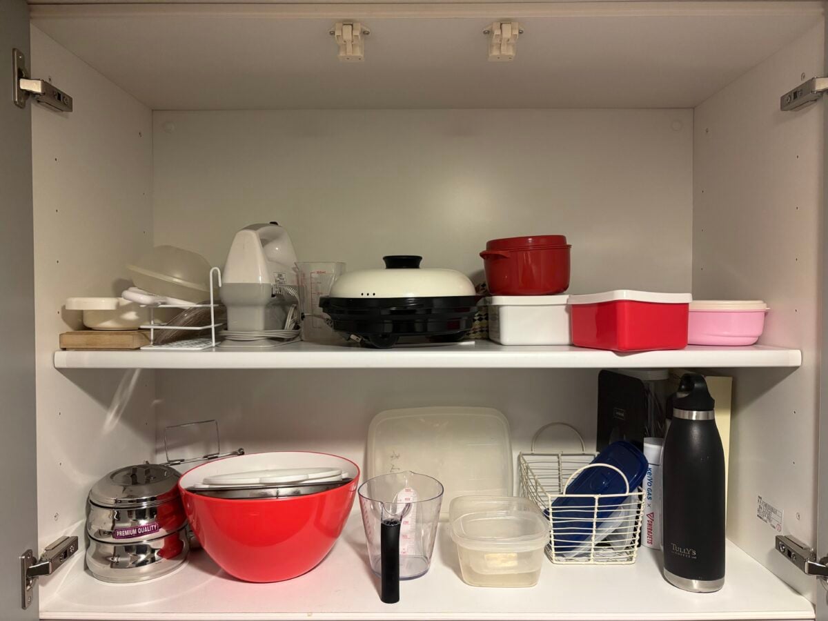 【ダイソー】突っ張り棒で収納棚DIY！積み重ね整理棚との組み合わせで最強！