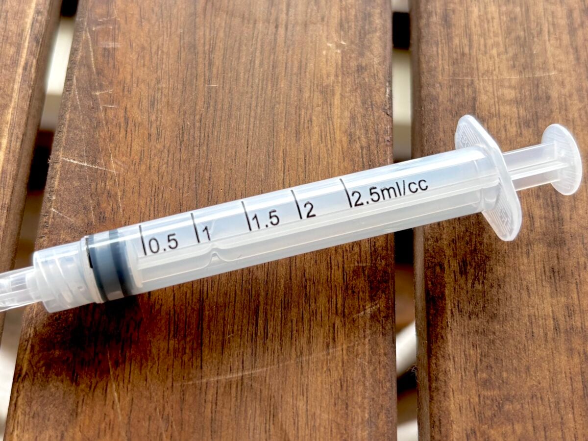 【ダイソー】スポイトおすすめ5選|ボトルタイプはコスメの詰め替えにも