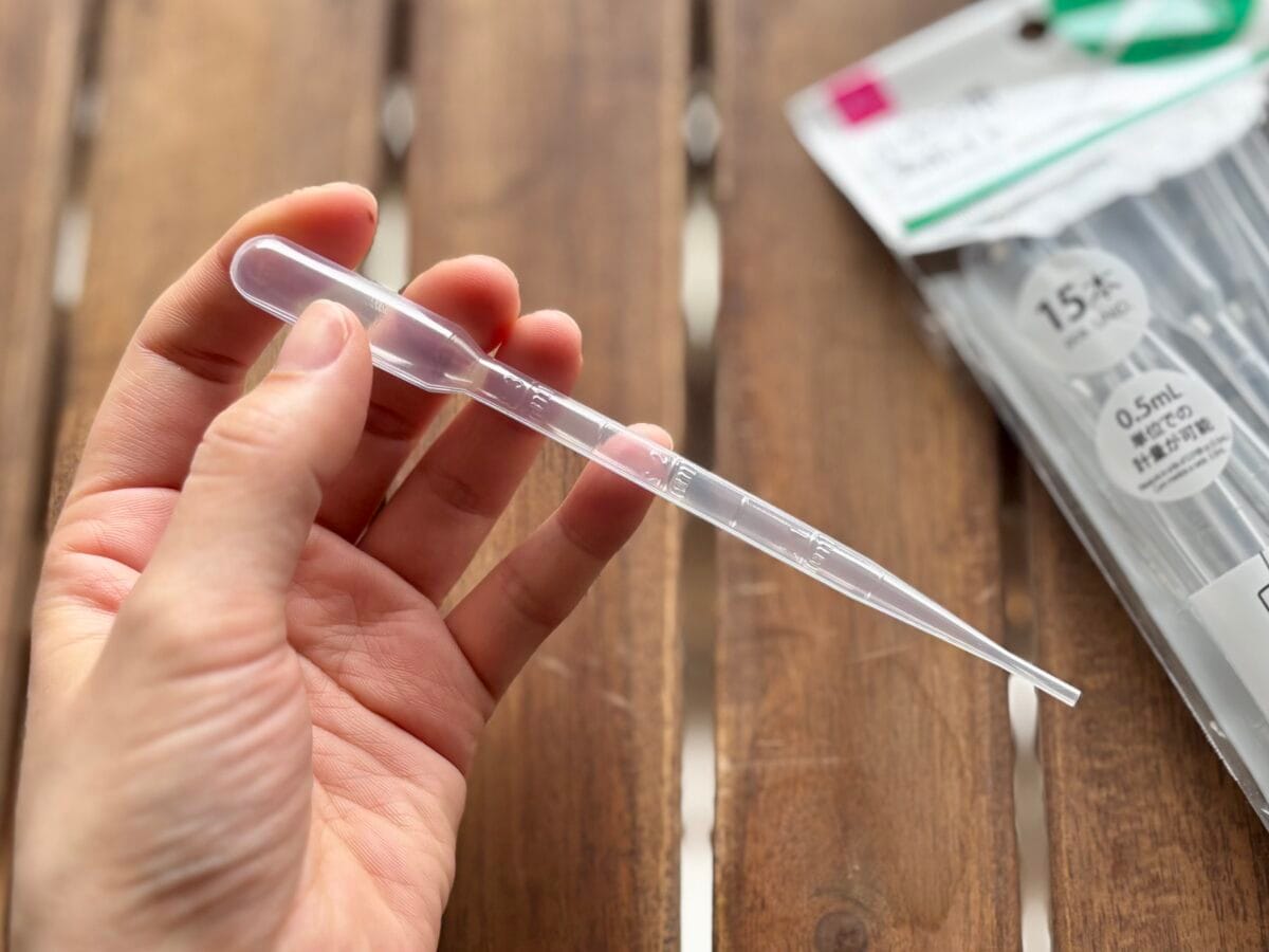 【ダイソー】スポイトおすすめ5選|ボトルタイプはコスメの詰め替えにも