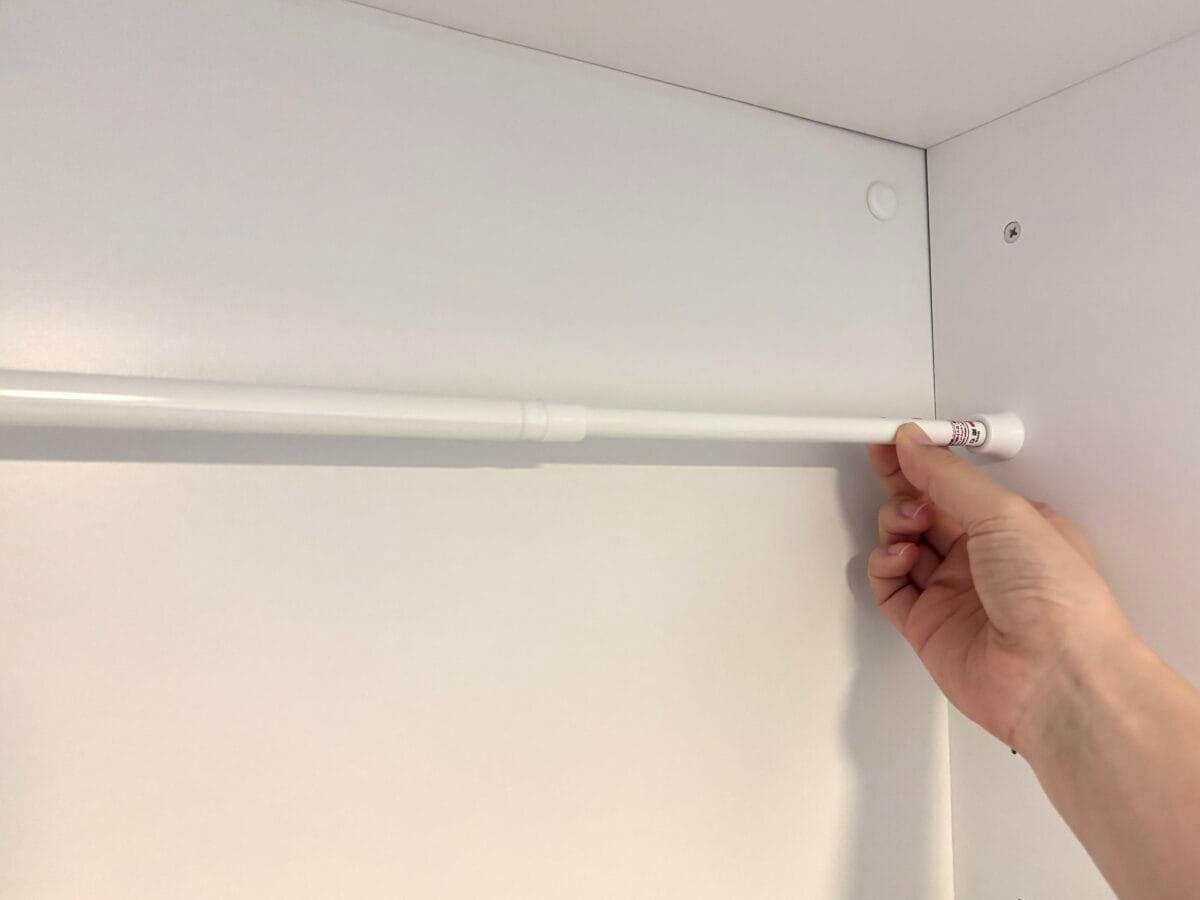 【ダイソー】突っ張り棒で収納棚DIY！積み重ね整理棚との組み合わせで最強！