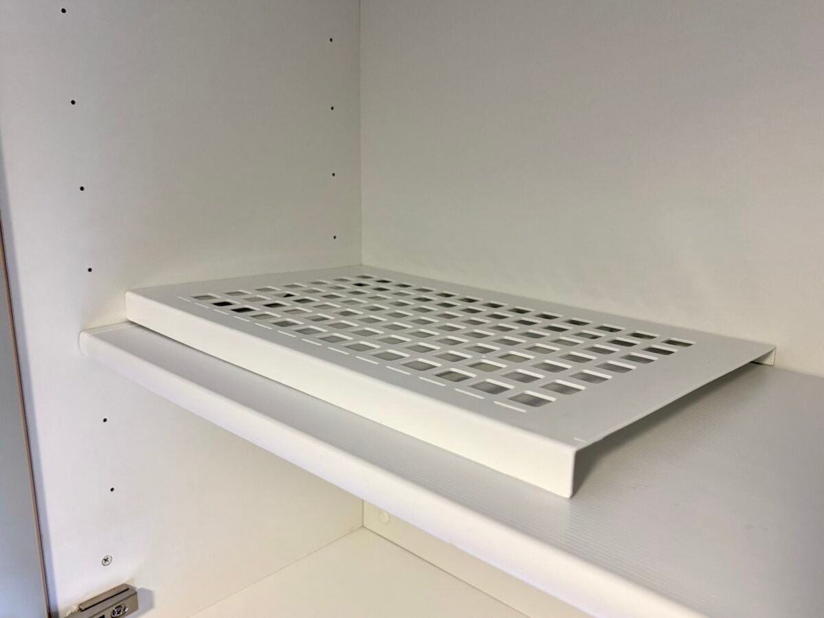 【ダイソー】突っ張り棒で収納棚DIY！積み重ね整理棚との組み合わせで最強！