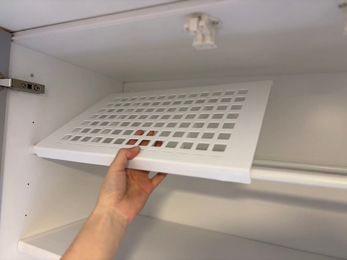 【ダイソー】突っ張り棒で収納棚DIY！積み重ね整理棚との組み合わせで最強！