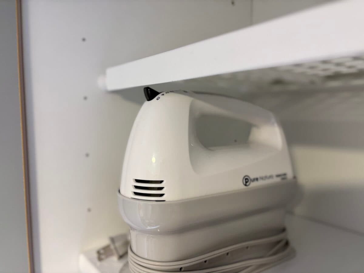 【ダイソー】突っ張り棒で収納棚DIY！積み重ね整理棚との組み合わせで最強！