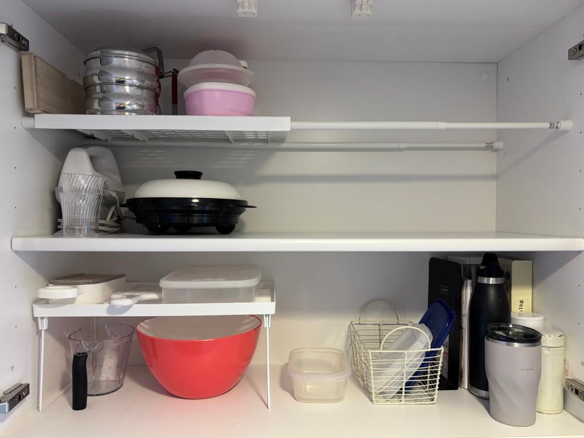 【ダイソー】突っ張り棒で収納棚DIY！積み重ね整理棚との組み合わせで最強！