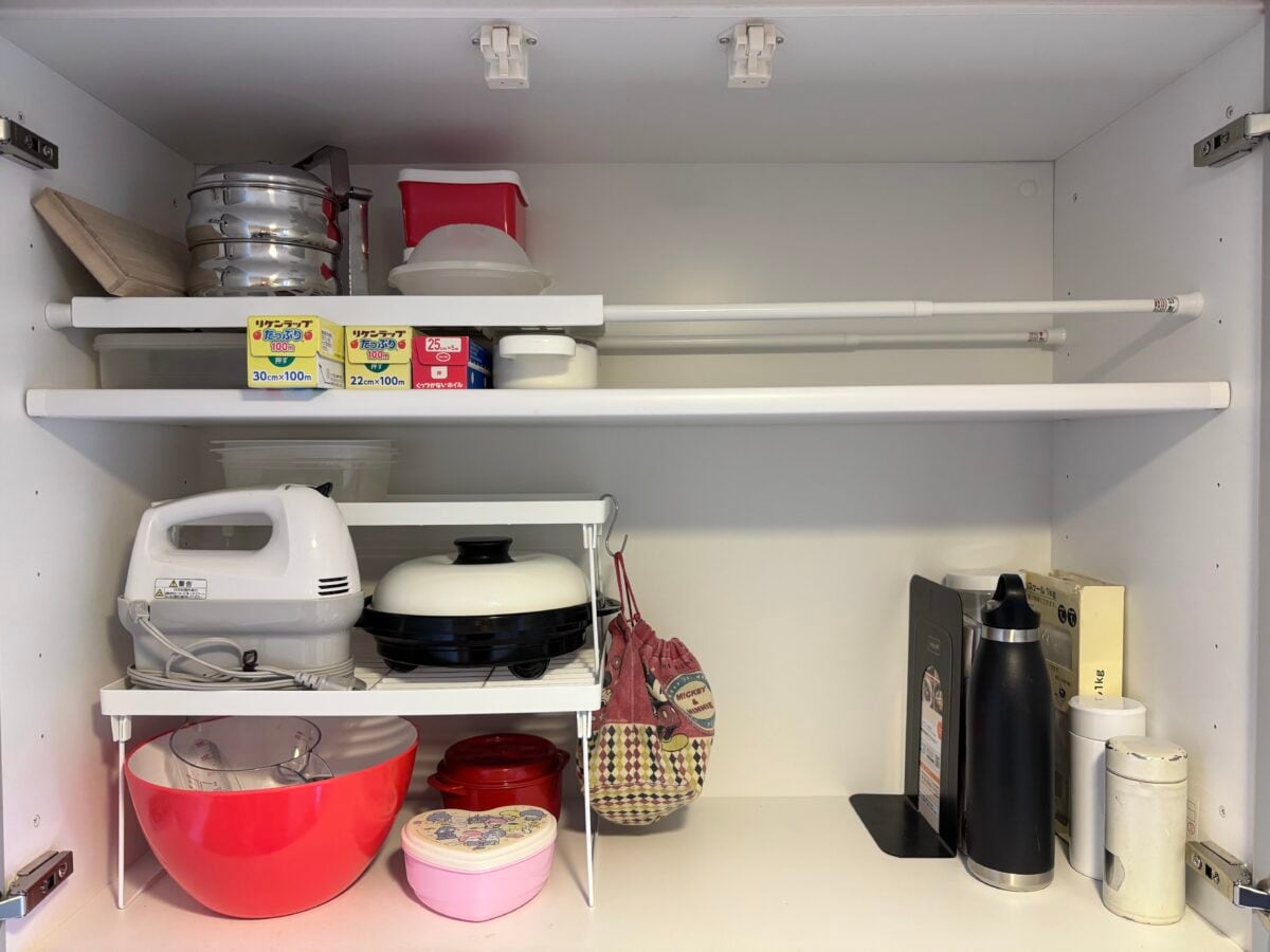 【ダイソー】突っ張り棒で収納棚DIY！積み重ね整理棚との組み合わせで最強！