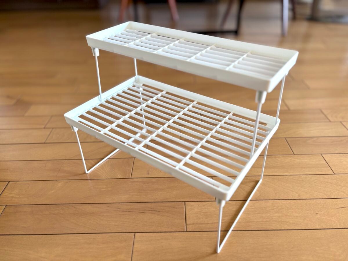【ダイソー】突っ張り棒で収納棚DIY！積み重ね整理棚との組み合わせで最強！