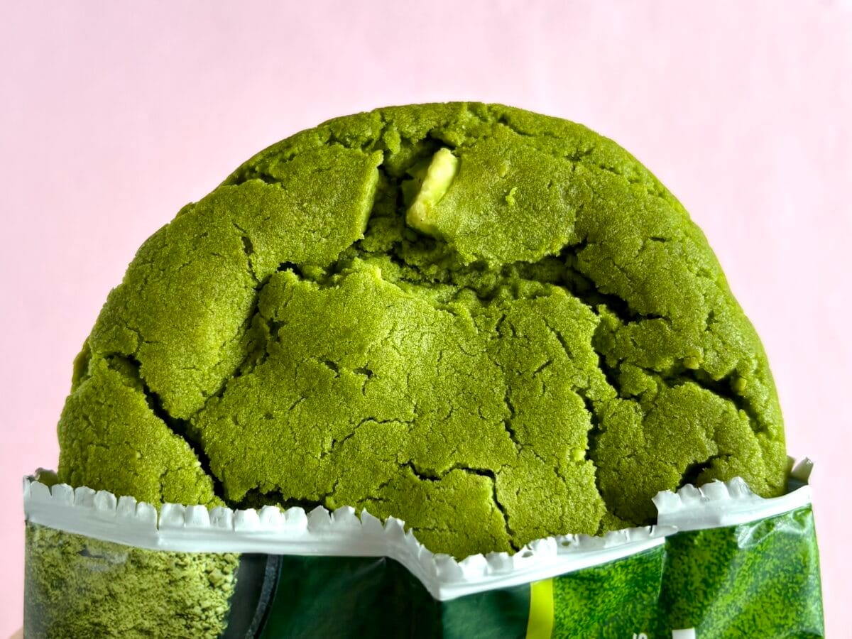 ドデカい抹茶に大歓喜！【セブン】しっとり濃厚系クッキーに「最高です」