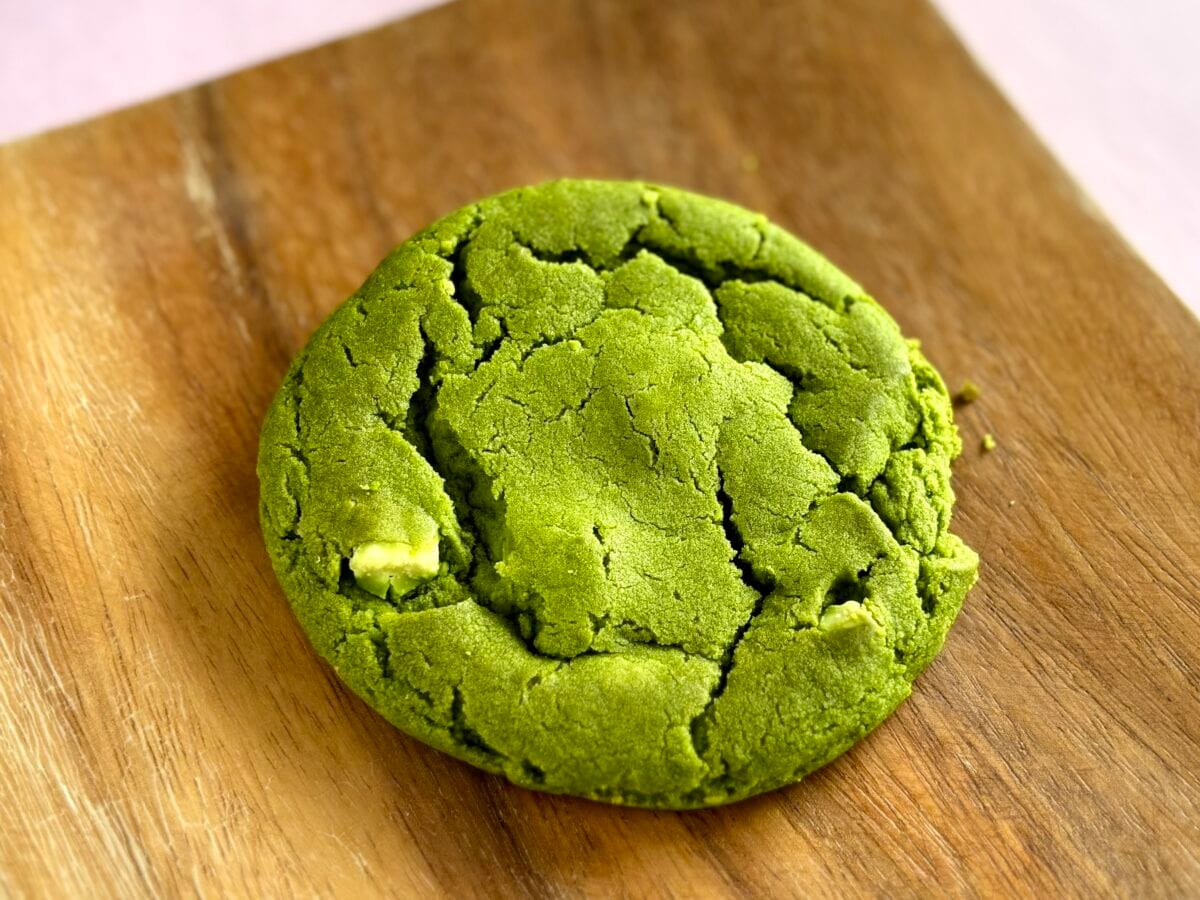 ドデカい抹茶に大歓喜!【セブン】しっとり濃厚系クッキーに「最高です」