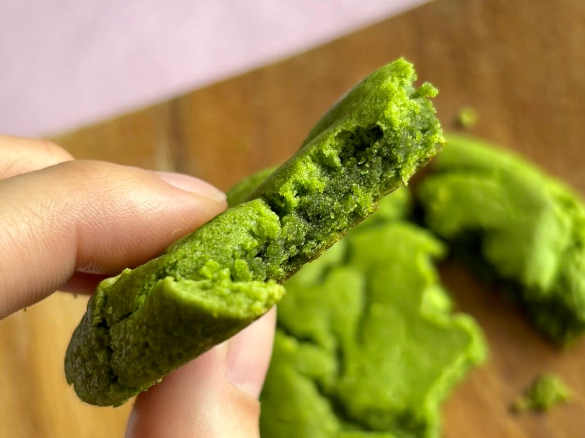 ドデカい抹茶に大歓喜!【セブン】しっとり濃厚系クッキーに「最高です」