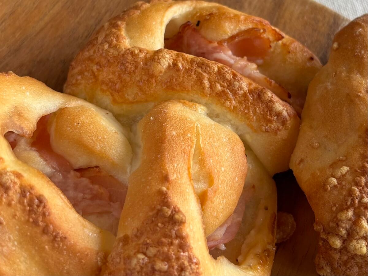 「いい意味で普通」【ファミマ】シェアOKの新作パンは外れなしの美味しさ