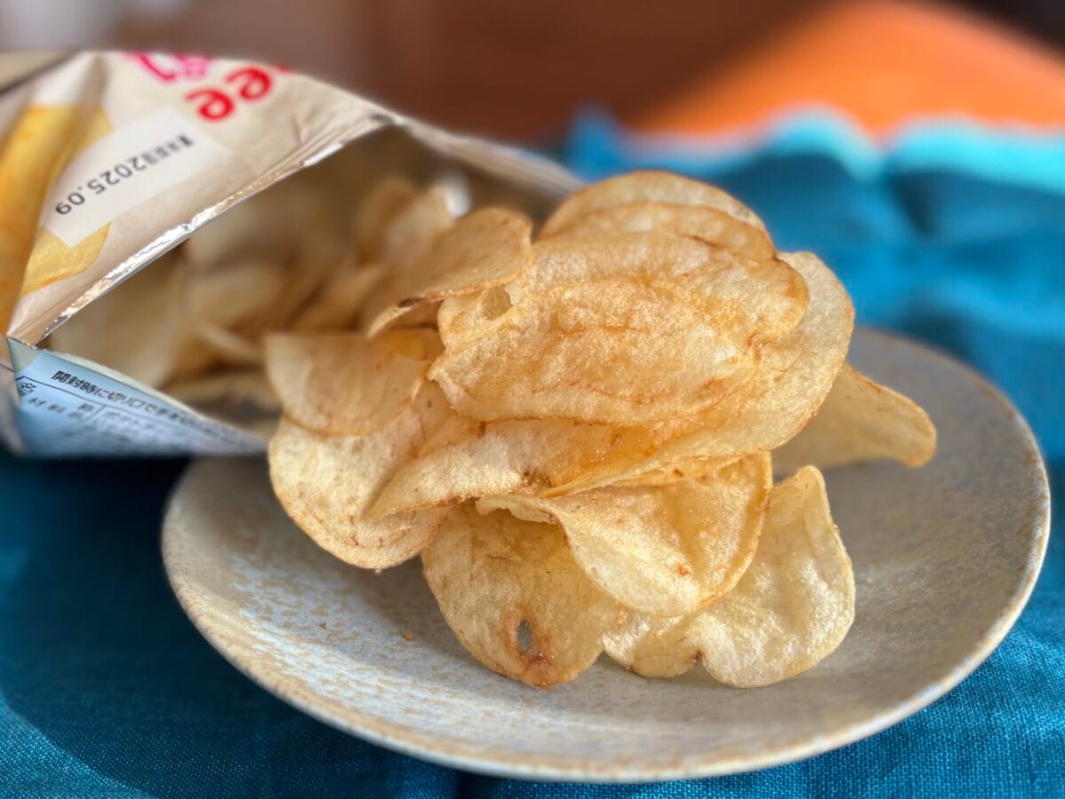 「旨味感じる」「分からんかった」【ファミマ】賛否集まるポテチを実食