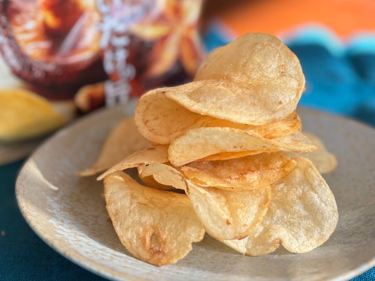 「旨味感じる」「分からんかった」【ファミマ】賛否集まるポテチを実食