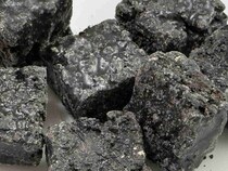 炭かと思った(笑)【ファミマ】ブラックサンダー公式ライバルを実食